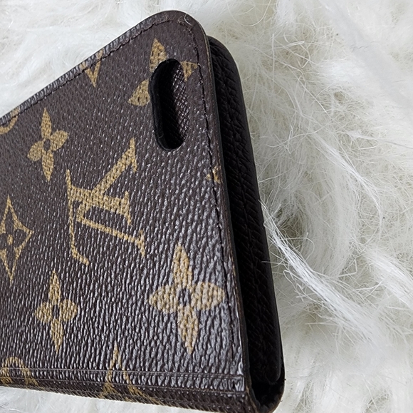 Monogram Canvas IPhone  AccessoryProduct - Picture 9 of 12